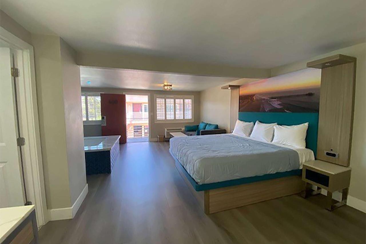 Отель Super 8 By Wyndham Oceanside Downtown Экстерьер фото