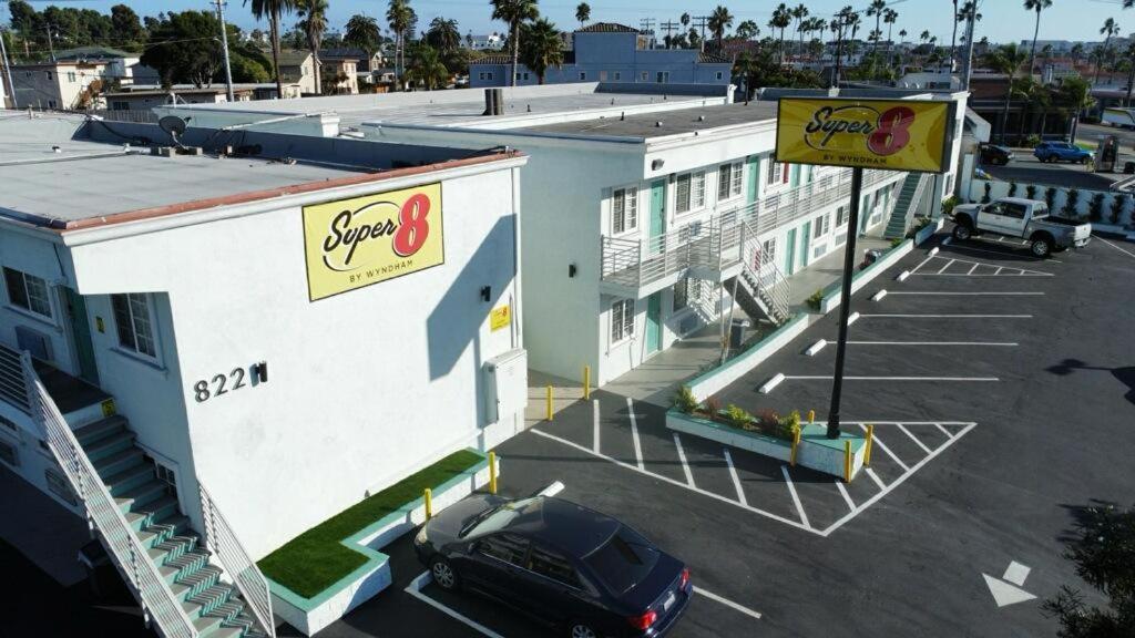 Отель Super 8 By Wyndham Oceanside Downtown Экстерьер фото
