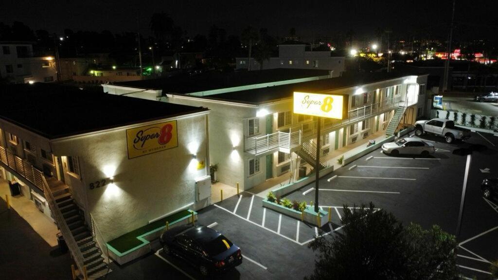 Отель Super 8 By Wyndham Oceanside Downtown Экстерьер фото