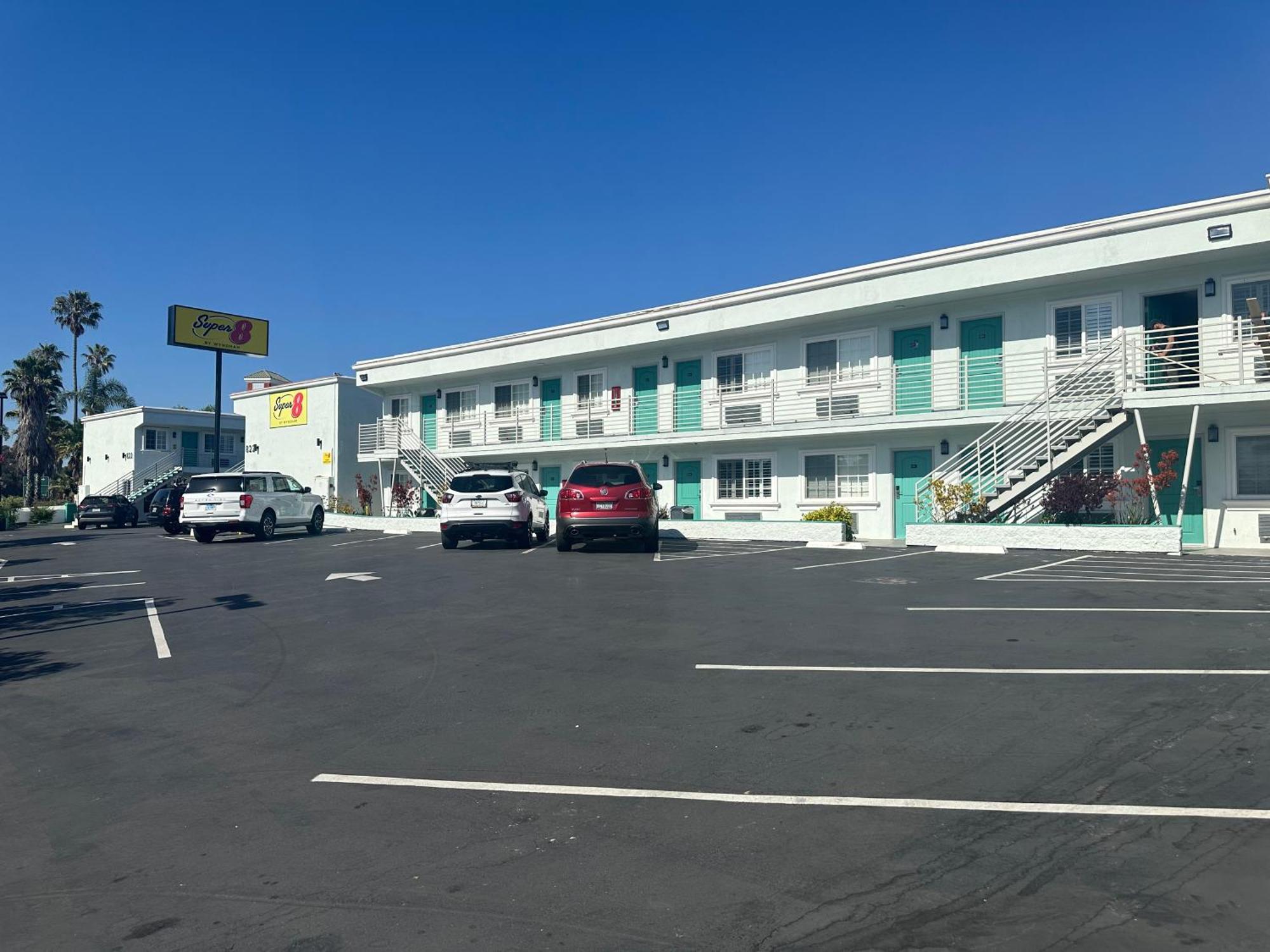 Отель Super 8 By Wyndham Oceanside Downtown Экстерьер фото